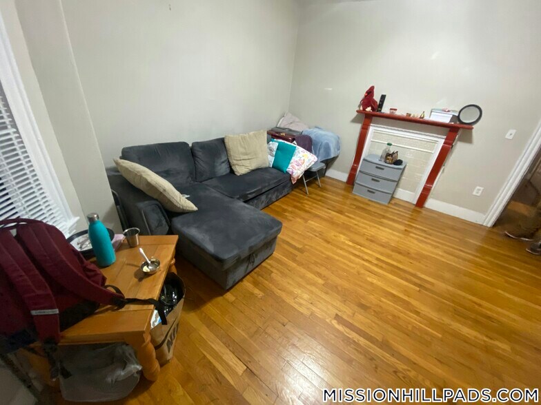 Building Photo - 1574 Tremont St