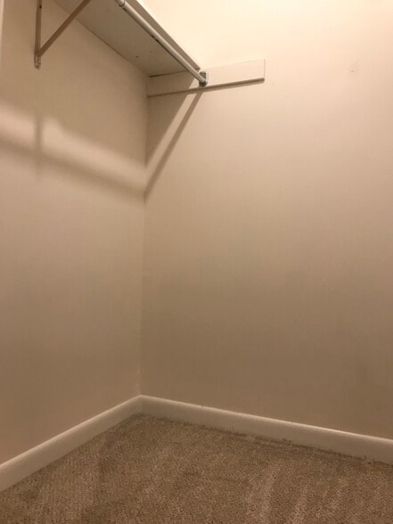 Main bedroom includes walk-in closet - 109 Geronimo Dr