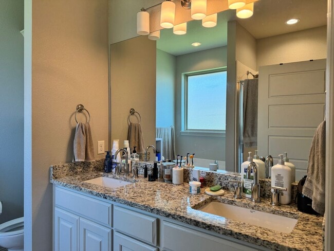 Building Photo - 1017 Stagecoach Bend