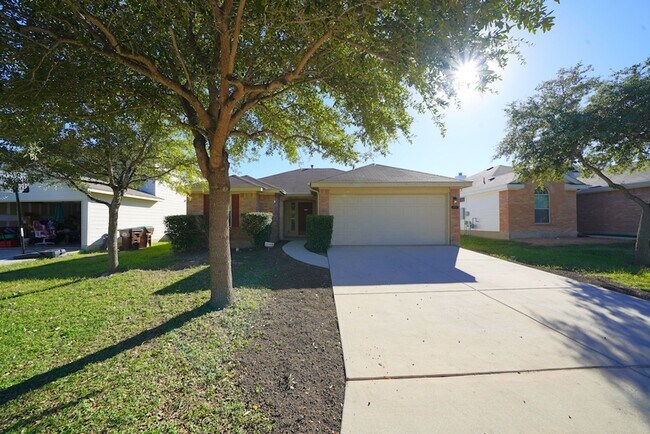 Building Photo - Beautifully Renovated Home Now Available in Converse.  Realtor Commission: $500