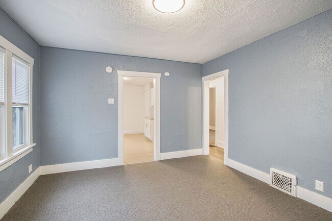 Building Photo - 702 Fenimore Ave