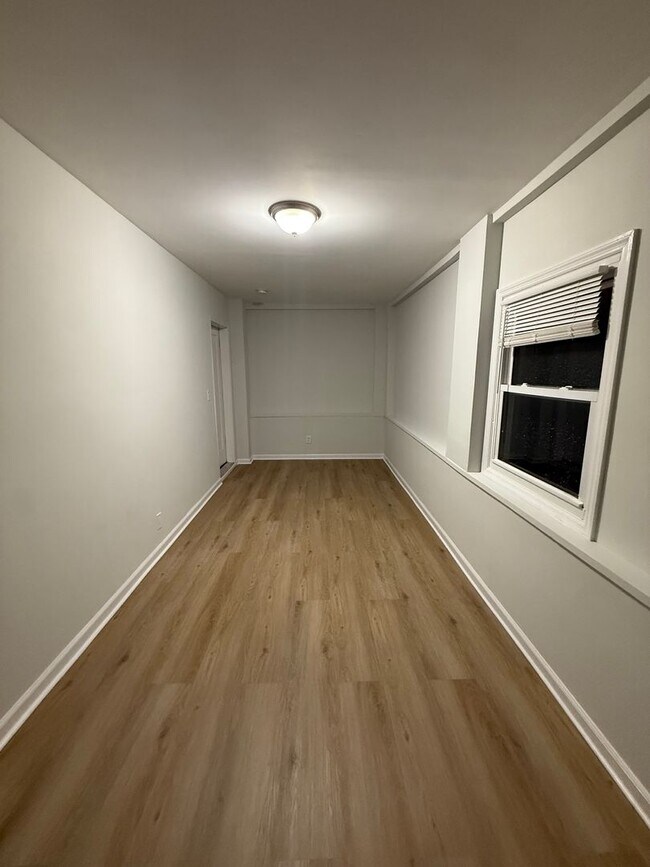 Building Photo - 125 Chester St