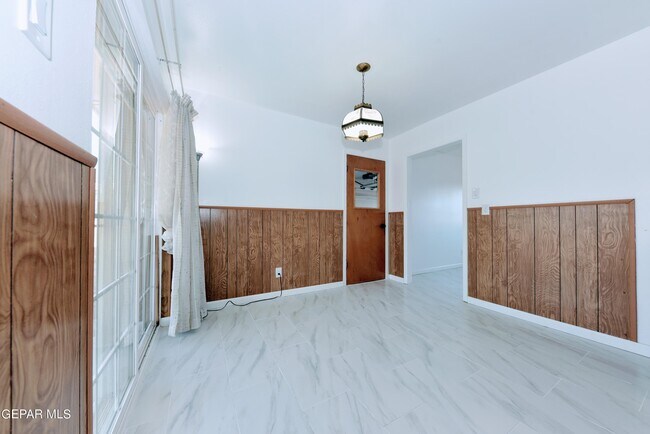 Building Photo - 4909 Winthrop Dr