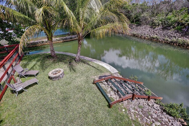 Building Photo - 7245 S Waterway Dr