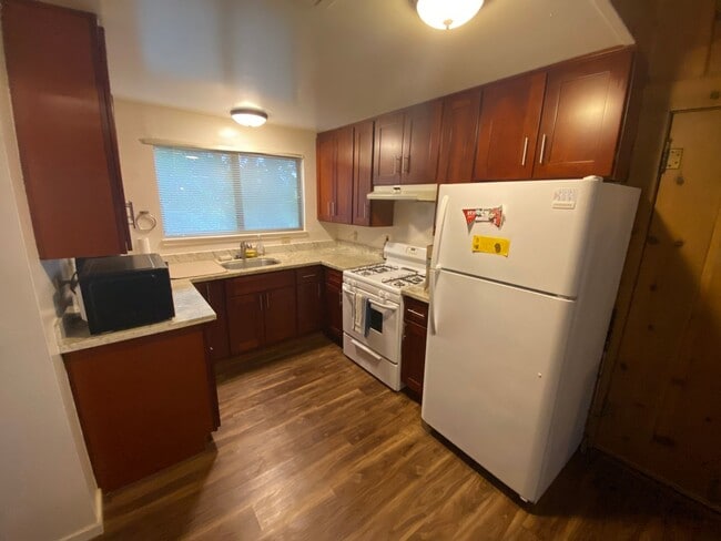 Building Photo - 9000 - EMERALD HILLS