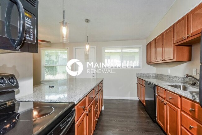 Building Photo - 3 Bedroom Pet-Friendly Home in FLORISSANT, MO with Main Street Renewal