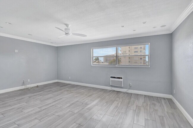 Building Photo - 810 Lake Shore Dr