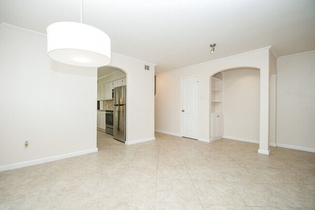 Building Photo - 13240 Trail Hollow Dr