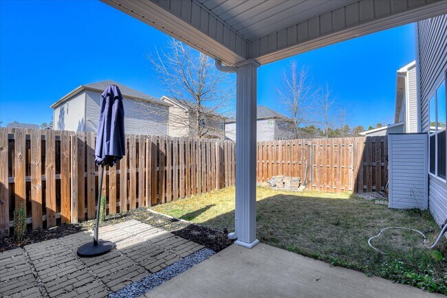 Building Photo - 3 Bedroom 2.5 Bath in Canterbury Farms!