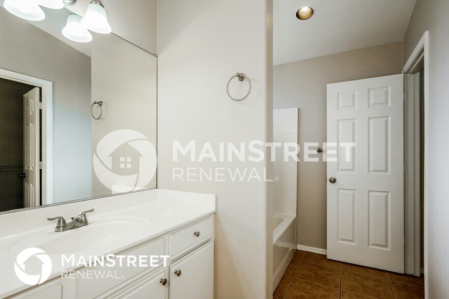 Building Photo - 8815 W Manzanita Dr