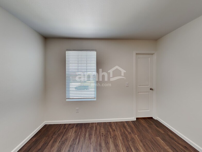 Building Photo - 5023 Highland Crest Dr