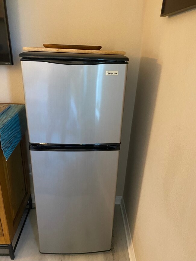 Nice size Refrigerator - 835 Alta Rdg