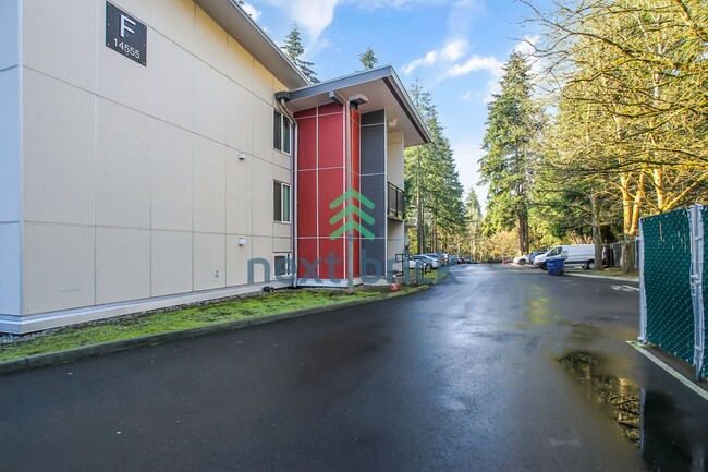 Building Photo - 2 Bed and 1 Bath Bellevue Condo is Availab...