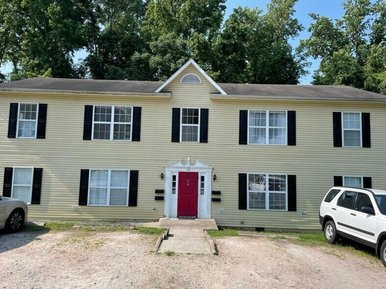 Primary Photo - 111 Sunset Dr