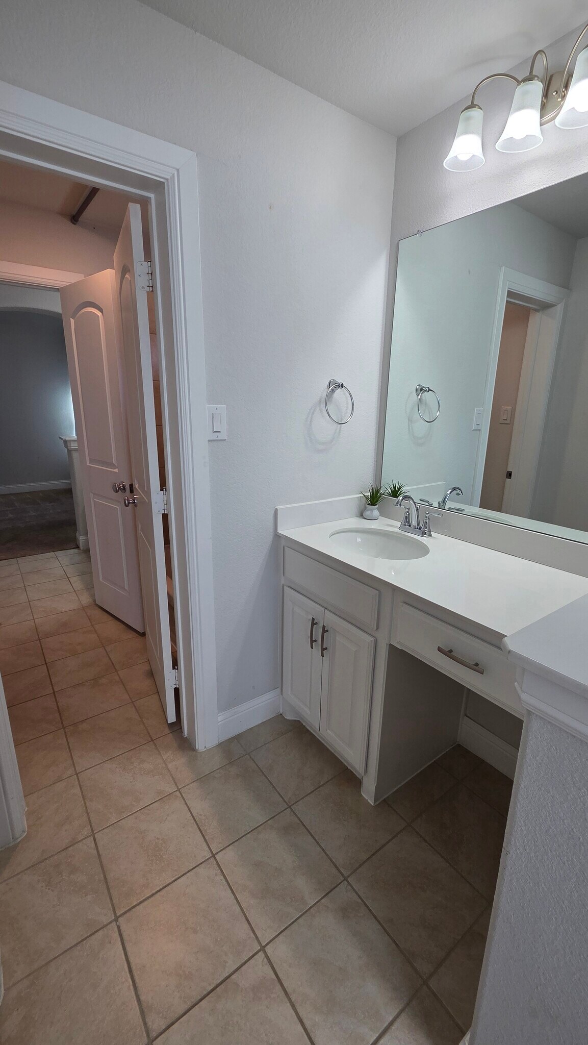 Building Photo - 1112 Maverick Dr