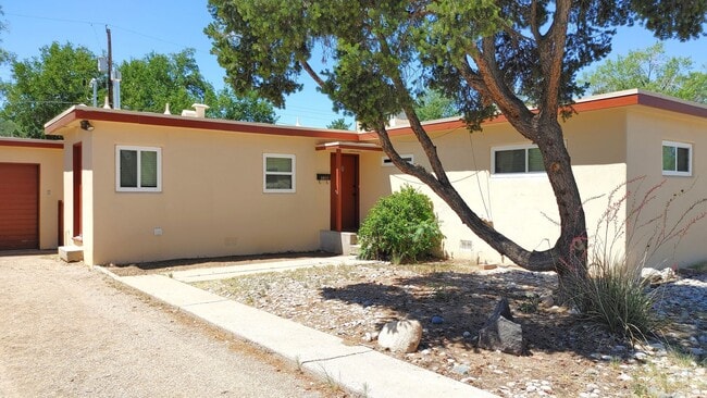 Primary Photo - Charming 2 Bedroom House in the SE!