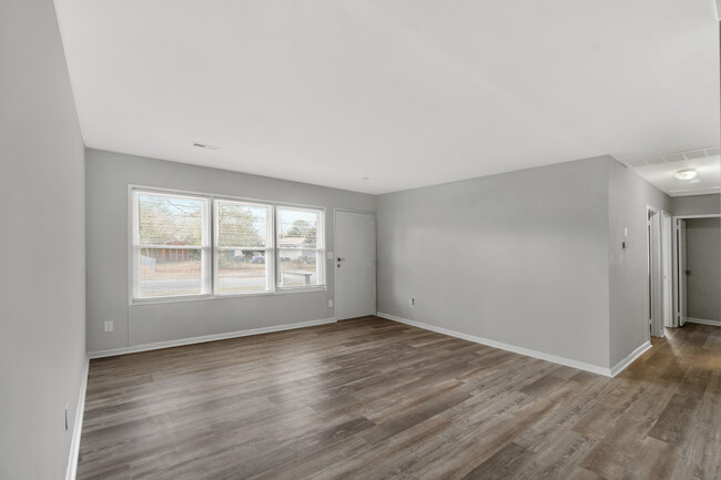 Building Photo - 328 Crisfield Rd