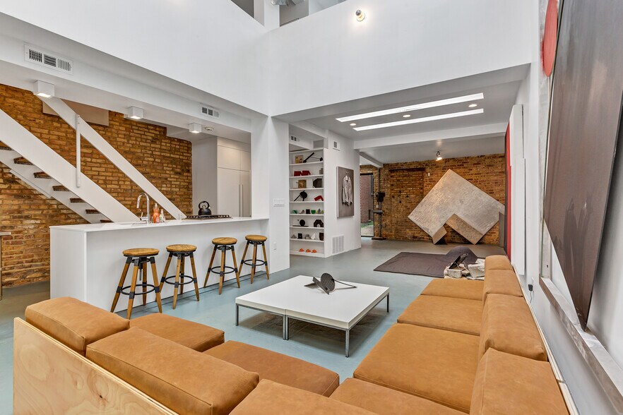 Building Photo - 2231 N Wayne Ave