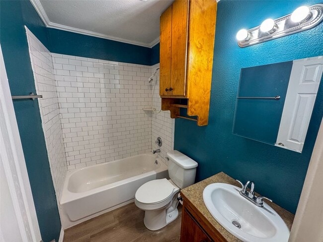 Building Photo - 910 S Austin St
