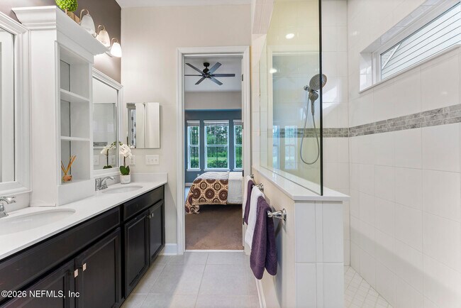 Building Photo - 39 Woodmere Ln