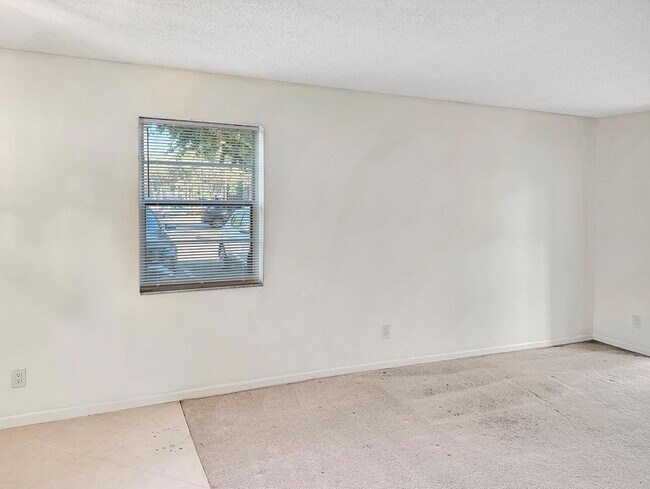 Building Photo - 6090 N Sabal Palm Blvd