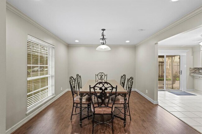 Building Photo - 5618 Bankside Dr
