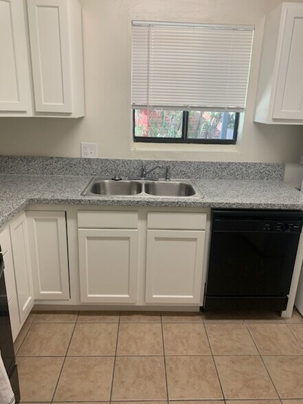 Kitchen - 1727 E 9th St