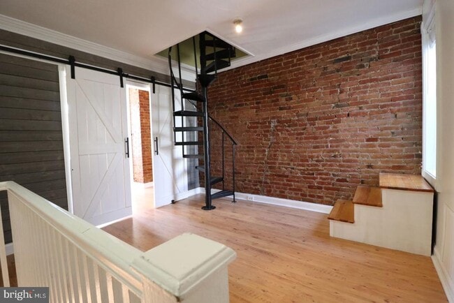 Building Photo - 1422 S Orianna St