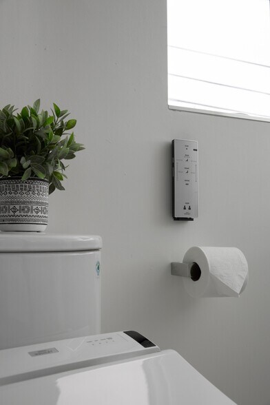 Building Photo - 2929 S La Brea Ave