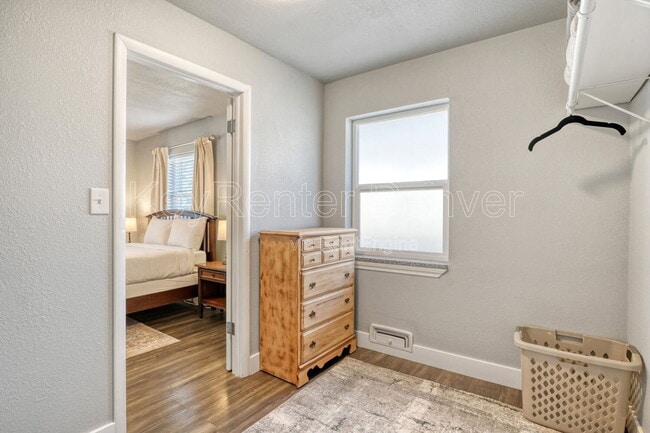 Building Photo - 4481 E Bails Pl