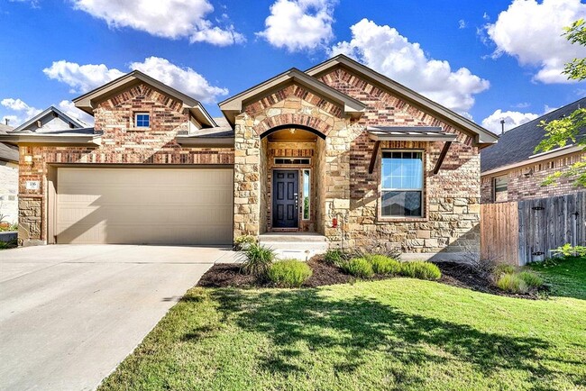 Building Photo - 116 Alba Ave