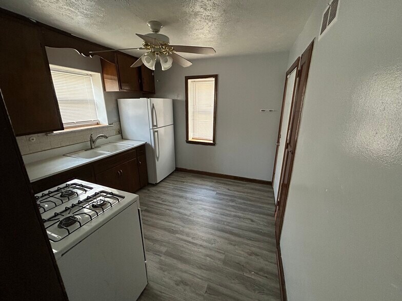 Primary Photo - 7252 W Appleton Ave