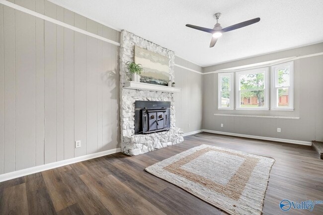 Building Photo - 2017 Shady Ln Dr NW