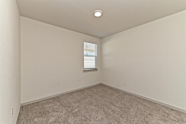 Building Photo - 13700 Lubeck Dr