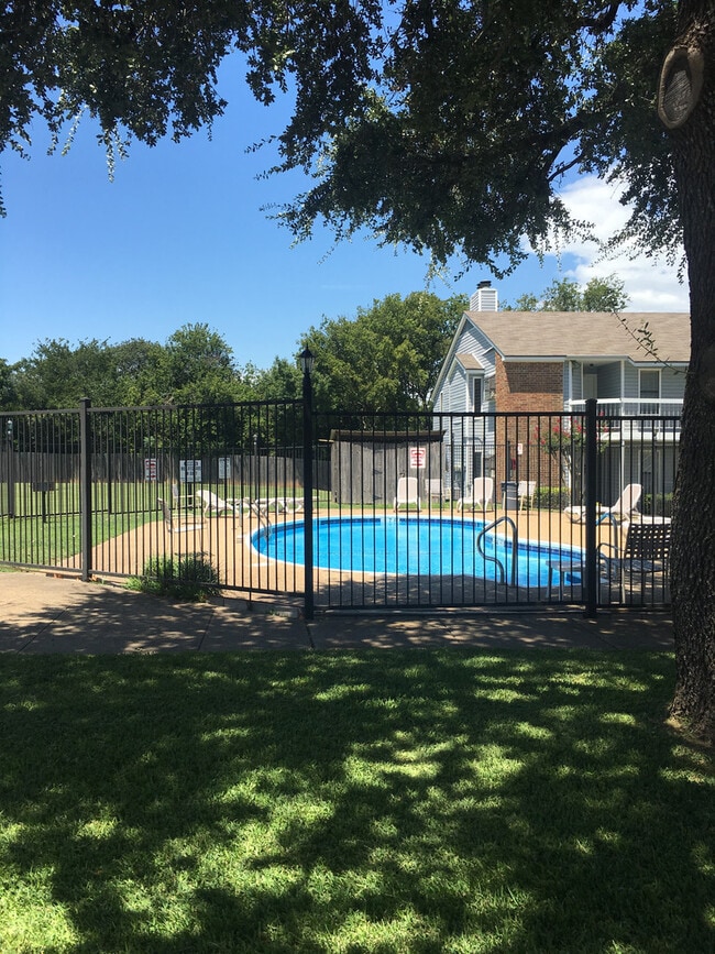 Building Photo - FEEL AT HOME AT LAKE SHORE VILLAS *Upstairs* Leasing Special Available*