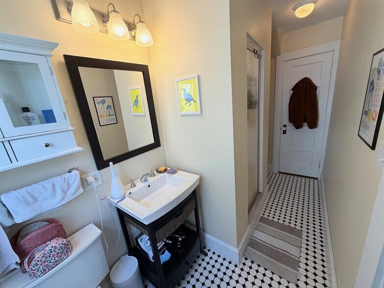 Building Photo - 79 College Ave