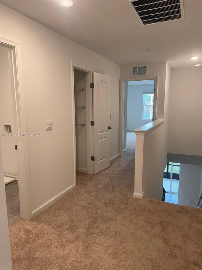 Building Photo - 25 Redbud Rd