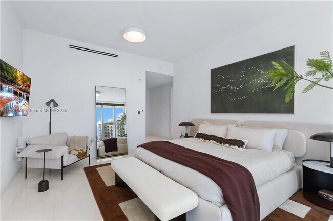Building Photo - 300 Biscayne Blvd Way