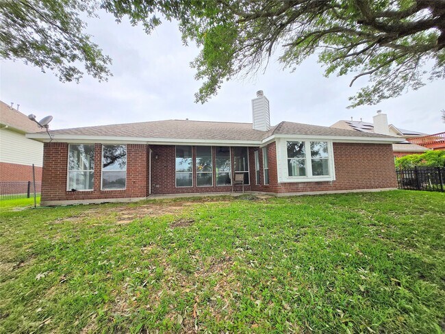 Building Photo - 4018 N Crystal Lake Cir