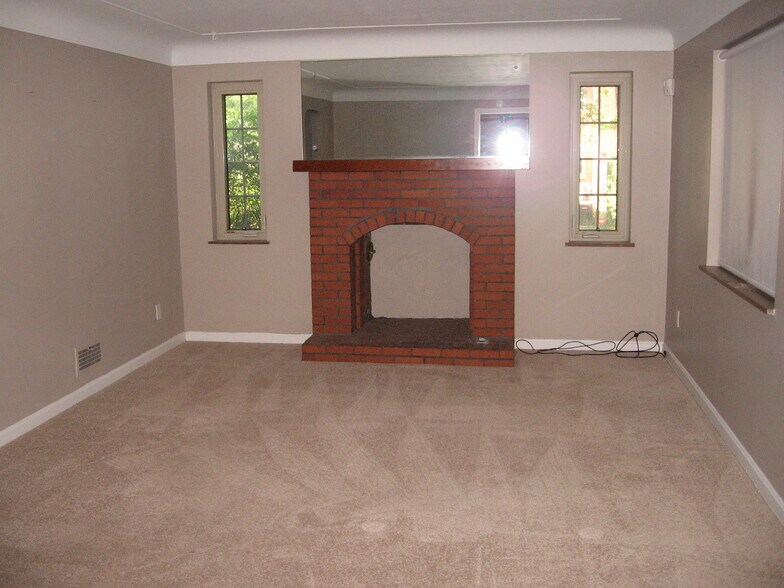 Building Photo - 6361 Aspen Way