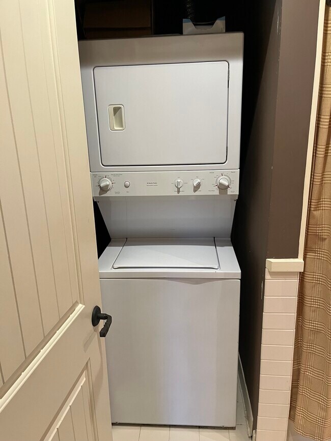 Building Photo - 955 Registry Blvd