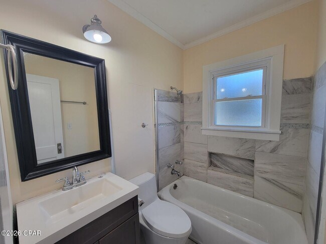 Building Photo - 131 Allen Ave