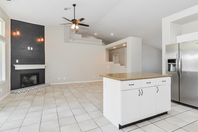 Building Photo - 403 Royal Greens Dr