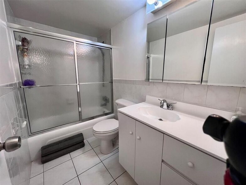 Building Photo - 4250 Galt Ocean Dr