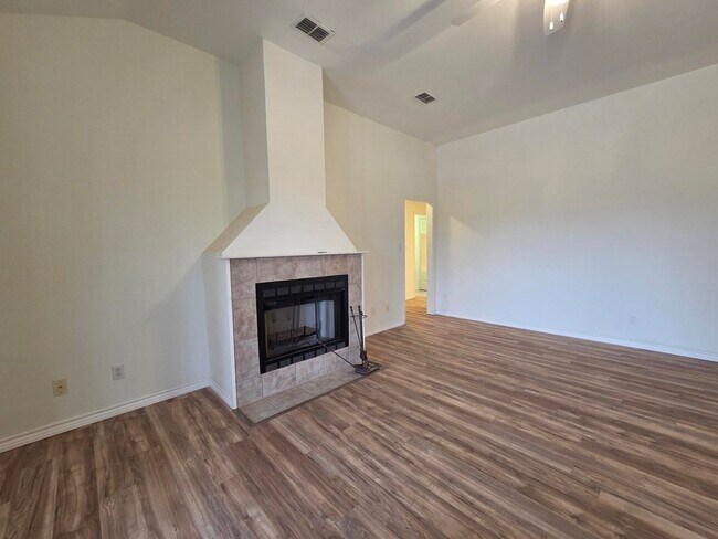 Building Photo - 1303 Malibu Dr