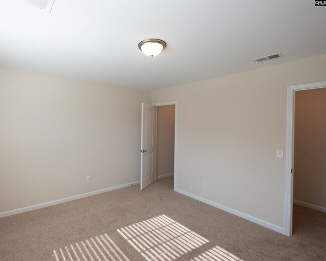 Building Photo - 945 Bergenfield Ln