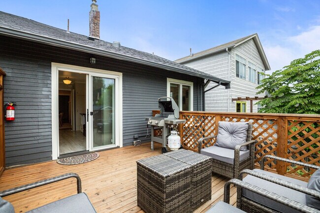 Building Photo - 1706 Warren Ave N