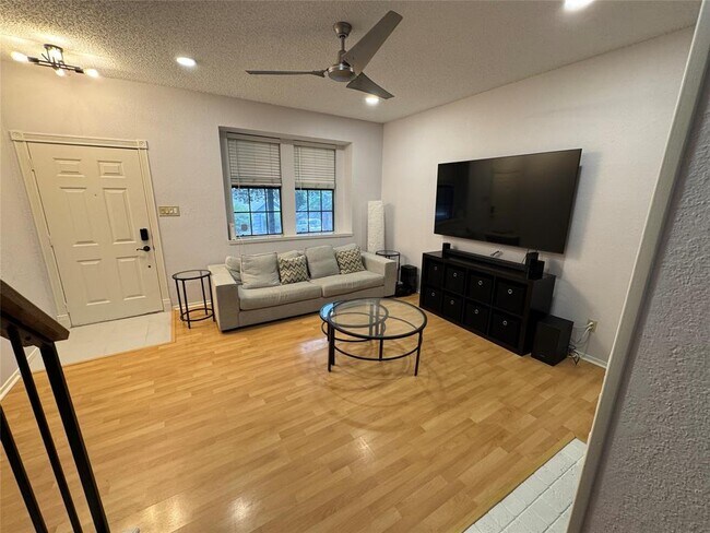 Building Photo - 1411 Gracy Farms Ln