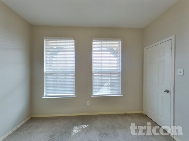 Building Photo - 2809 Thistlewood Dr