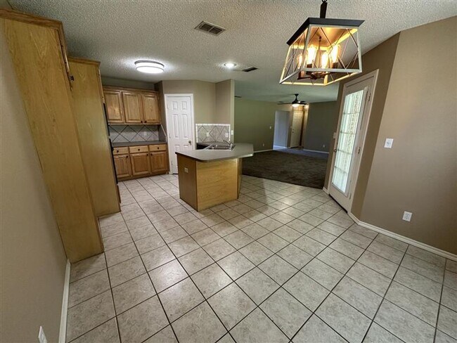 Building Photo - 2305 Haverhill Dr